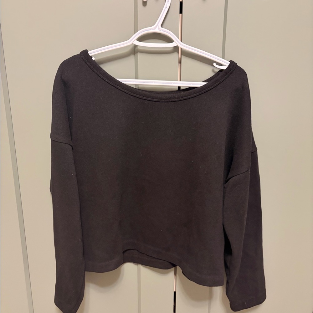 Oak and Fort Black Long-Sleeve Pullover Top
